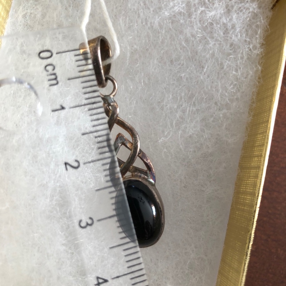 Black stone pendant NWOT - Picture 2 of 3
